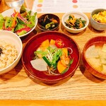 玄米カフェ実身美 - 日替わり健康ごはん