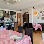 ラ フォルトゥーナ - 12:00には満席状態。予約無しで断わられているお客様も多かった。女子率90%、2番目の中年夫婦の男性がいなせれば、全女状態だった。