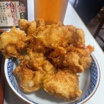 そば処 更科 - 唐揚げ1個　200円　笑