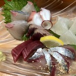 さざなみ - 料理写真:刺し盛り2人前（左上から時計回りでカンパチ、タコ、ヒラメ、サバ、鰹刺し、鰹叩き¥1,800-