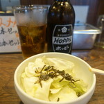 串カツの中村屋 - お通し(塩ダレキャベツ)