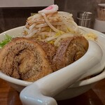 ヤマネコ軒 - 黒醤油特製豚そば並＋ヤサイマシ＋オロチ麺