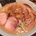 麺通 - らーめん（背油醤油）＋やさい（300グラム）800円+ダブル 300円