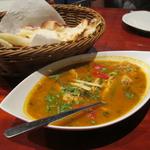 タンドールバル カマルプール - ('14/09）鯖カレー（1200円）魚臭さもなく美味しいのですが、ラムミントカレーと一緒に食べると霞んでしまいました