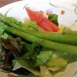 ハングリータイガー - アスパラガスサラダ取り分け後。