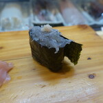 寿司・うなぎ 羽子吾 - 生しらす軍艦巻き　