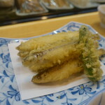 寿司・うなぎ 羽子吾 - ワカサギの天ぷら