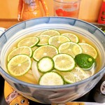 ふる里うどん  - へべすうどん 800円
      もう、香りがすごく上品でして♡