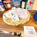 ふる里うどん  - 日替わりのご飯ものも魅力的でして
      こんなシンプルなおにぎりが好きで♡