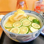 ふる里うどん  - うどんに浸していますが
      まったく出汁が濁らないという(*^^*)