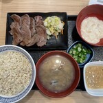 吉野家 - 牛たん麦とろ御膳　牛たん8枚　麦ごはん大盛　あさり汁に変更