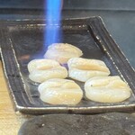 鮨まつ井 - 帆立貝柱の炙り