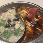 横浜中華街 薬膳火鍋 大草原 - 