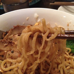 豚のらーめん 弐番手 - 2014年9月
      Oi！ラーメン企画夏バテ解消麺
      キノコナッツまぜそば 800円
      平打ち麺