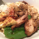 豚のらーめん 弐番手 - 2014年9月
      Oi！ラーメン企画夏バテ解消麺
      キノコナッツまぜそば 800円