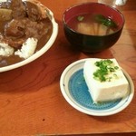 30496568 - カレーのお供　味噌汁・冷奴