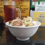 豚ギャング - ネギチャ飯 横と黒ウーロン茶