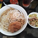 豚ギャング - らーめん300g ヤサイマシ、ニンニクとアブラ少なめとネギチャ飯