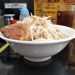 豚ギャング - らーめん300g ヤサイマシ、ニンニクとアブラ少なめ 横