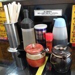 豚ギャング - 卓上 調味料は、酢、胡椒、一味、ラーメンダレ 無料トッピングは、明太子、辛子高菜