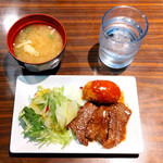 北極星 堀江店 - 先に格別に柔らかい「牛ハラミステーキ」と「カニクリームコロッケ」「サラダ」「味噌汁」