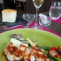 Lounge & Dining G - 豚。お皿もかわいい。