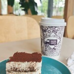 CAFE SHOP FIKA produced by AMAZING COFFEE - 自家製ティラミス
