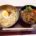 肉のヤマ牛 - 料理写真:焼肉丼 冷麺セット 890円