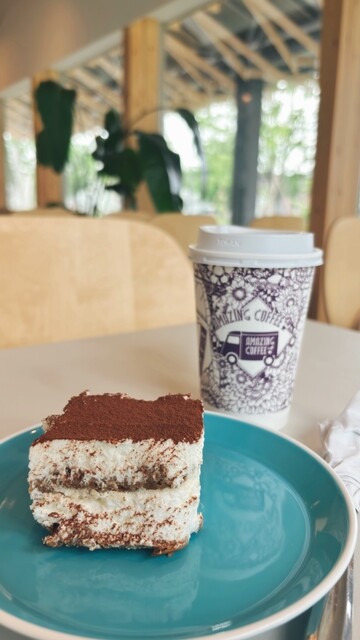 青森のカフェ『FIKA』AMAZING COFFEEコラボ店でドーナツとコーヒー