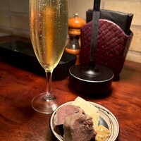 カルネジーオ イースト - 