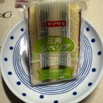 マルエツ - 料理写真:三角シベリア　シャインマスカット味