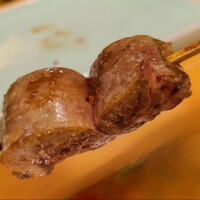 鳥匠 いし井 - ③白肝【塩】(高坂鶏プレミアム)
                    微かにハリがあり、滋味も深く、蕩ける様な口溶け
                    何かの肝と比較するならばフォアグラよりも最上級の鮟肝(北海道余市産)に比類する美味しさ