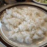 停車場 - ご飯半分。言い忘れてたら、お母さんがサーブしてくださる時に「このままでは多いかしら？」と。もちろん減らしていただきました。お母さんありがとございました♪