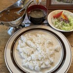停車場 - カレーセット1,300円。今日は火曜なので、和風ハンバーグとのマリアージュセットもあったけど、和風ハンバーグ苦手だし、カレー沢山食べたいからこっちにした。