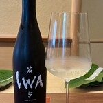 鎌倉 北じま - IWA 5 Assemblage 5 富山県
      元ドンペリニョン醸造家、リシャール・ジョフロワ氏の、日本の奥深い文化への情熱から造り出された純米大吟醸酒。
      香り高くまるでワインの様な風合いです！