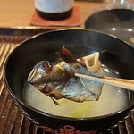 鎌倉 北じま - 滋賀の活鮎をお店で開き、風干しからお醤油と少しの味醂に漬け、炙った鮎