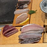すしやのたい悟 - 焼き魚を注文し準備中、メヒカリ・エボダイ