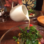 カセント - 2014年9月再訪。エメンタルチーズのソースをかけると。