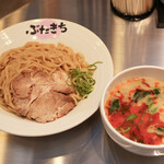 豚骨らーめん ぶたきち - 料理写真: