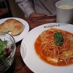 パスタリコッタ - トマトのモッツアレラパスタ