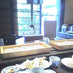 木綿花 - 入って左の板の間にて