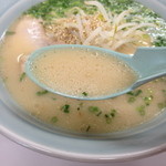 満福ラーメン - スープ。