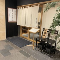 築地青空三代目 丸の内 - ビルの地下一階にあります