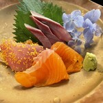 白忠 - 手前が琵琶ます