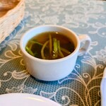 シャンティ - 熱々提供のカップスープ。