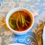 シャンティ - "ほうれん草"と"もやし"の、"コンソメ"ベース・スープ。