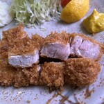 とんかつ かつせい - 脂身は甘くて赤身は濃厚な旨味。