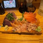 魚善 - カツオ　赤貝　サーモン　刺身