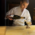 鮨 三心 - 一休さんみたいなかわいいお弟子さん。