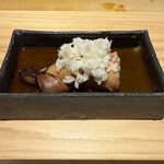 鮨 三心 - 青森産子持ちヤリイカと辛味大根の鬼おろし。